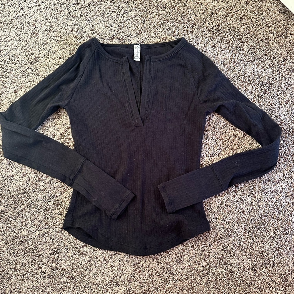 Women’s Free People black long sleeve T. Size XS